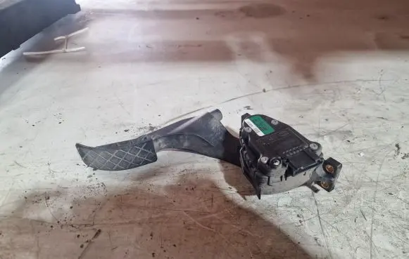 Audi A2 Accelerator throttle pedal 8Z1721523