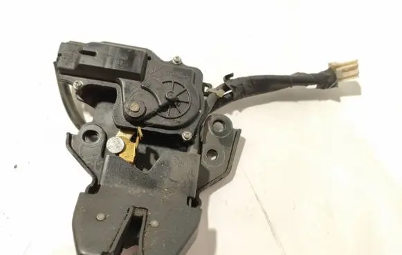 Loading door lock