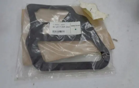 BMW 7 F01 F02 F03 F04 Other trunk/boot trim element 63217225242