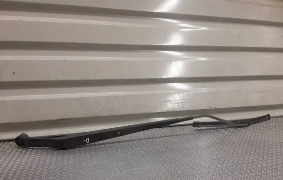 Mitsubishi Colt Windshield/front glass wiper blade 