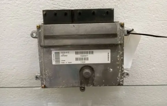 Volvo V50 Engine control unit/module P30650677 T15348 0797009132