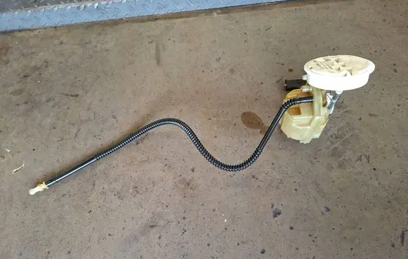 Mercedes-Benz C W203 In-tank fuel pump A2034700794 09754039900