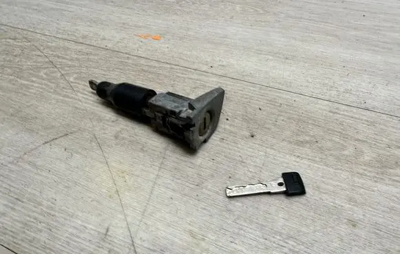 Porsche Cayenne (92A) Front door lock (next to the handle) 7P5837167 14045600 95853891600