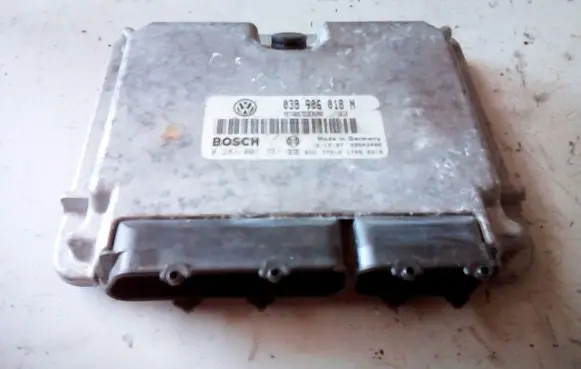 Volkswagen PASSAT B5 Engine control unit/module 038906081N