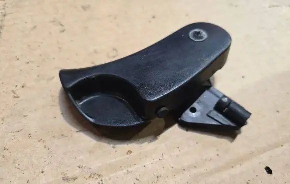 BMW 3 E46 Engine bonnet (hood) release handle 8223163