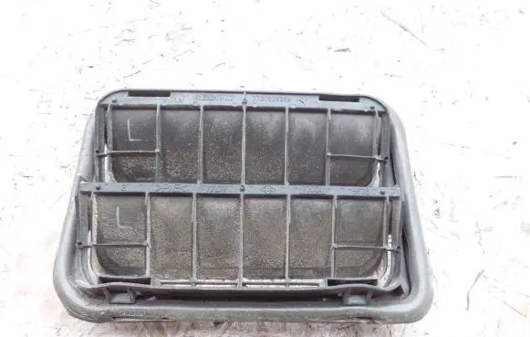 Renault Laguna II Quarter panel pressure vent 7700838358
