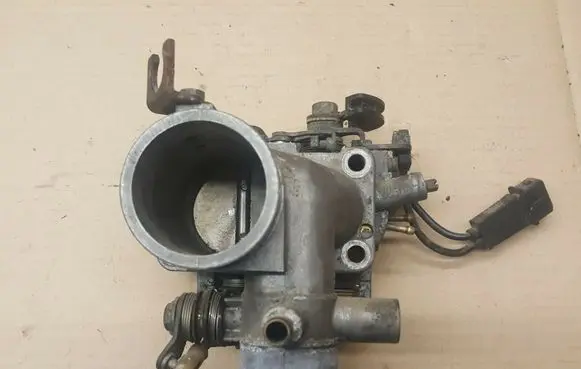 Volkswagen Golf II Throttle valve