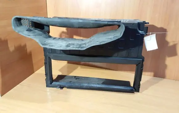 Renault Clio IV Intercooler air guide/duct channel 215592894R