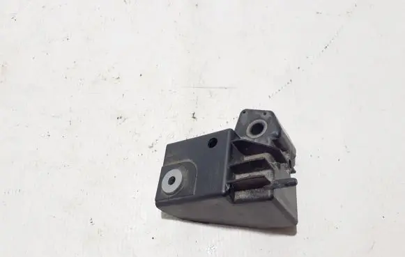 Tesla Model S Front bumper mounting bracket 1020793