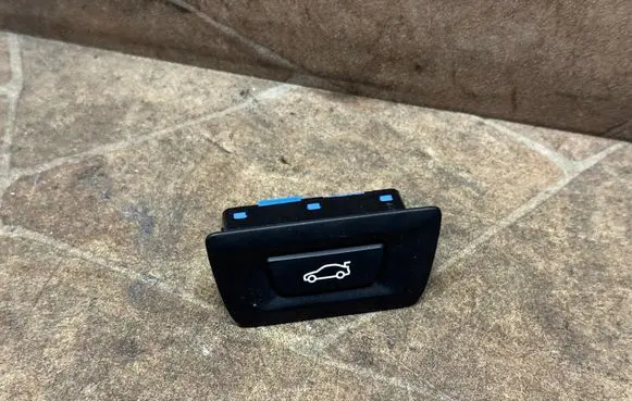 BMW 5 G30 G31 G38 Tailgate/boot open switch button 9275119