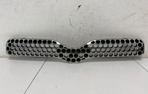 Front bumper upper radiator grill