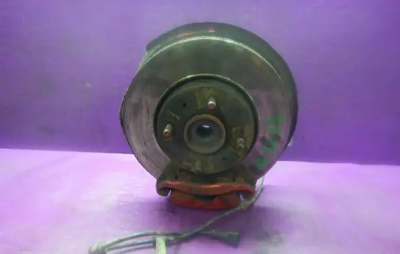 Volvo S40, V40 Front wheel hub spindle knuckle