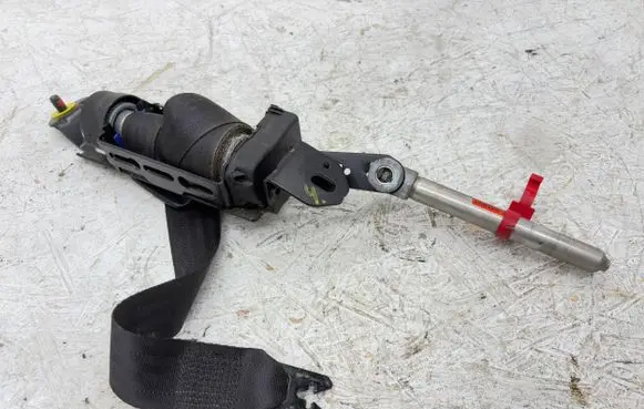 Volvo V70 Front seatbelt 6075637R0B NAL0705220117