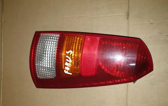 Ford Focus Rear/tail lights XS4X13N004EC