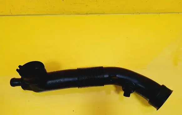 Opel Corsa D Air intake hose/pipe 55557181