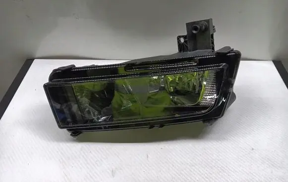 Volkswagen Touran II Front fog light 5ta941662
