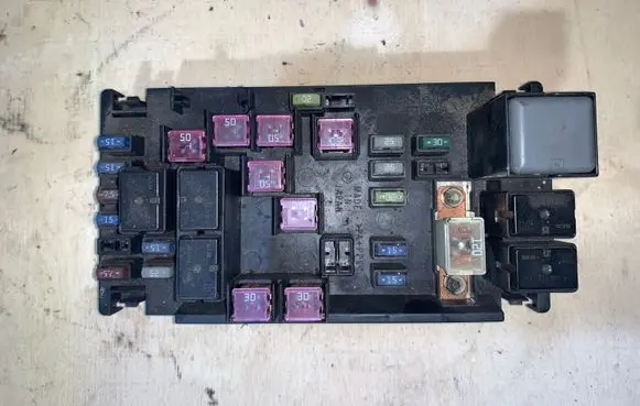 Subaru Legacy Fuse module 82241AG000 82241AG 82241AG030