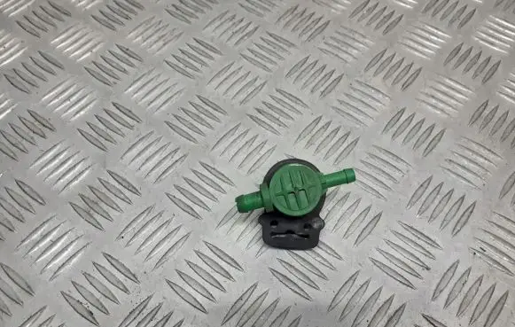 Mercedes-Benz CLK A209 C209 Valve vacuum A0014760732