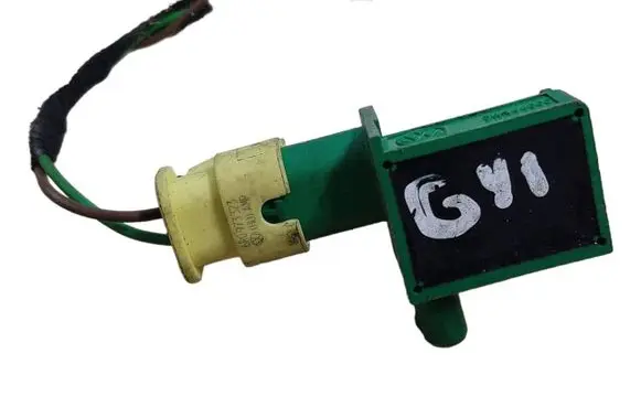 Volkswagen Golf VI Airbag deployment crash/impact sensor 5K0959351 5WK44000