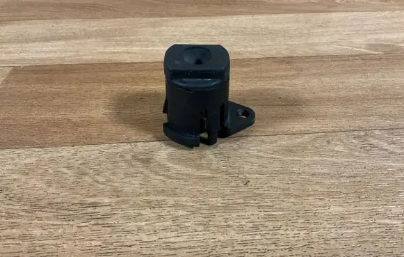 Volvo V50 Radiator mount bracket 30639749