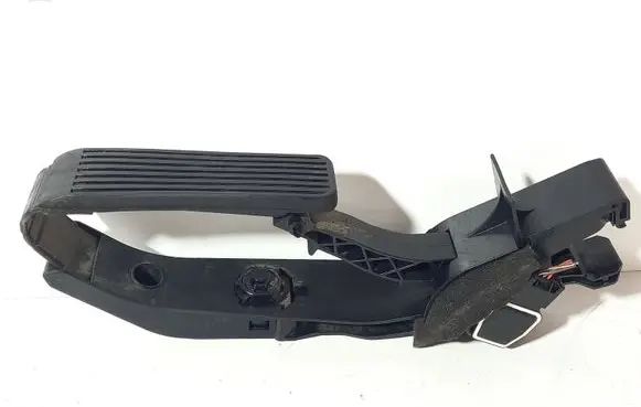 Mercedes-Benz E W211 Accelerator throttle pedal A2113000804 A2113010001