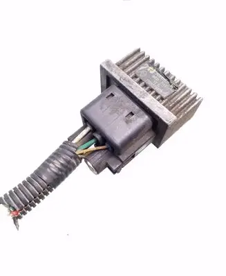 Volvo S40, V40 Glow plug pre-heat relay 77000115078