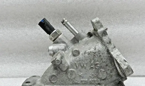 Audi A6 S6 C7 4G Throttle body valve 04L128637B 04L128637