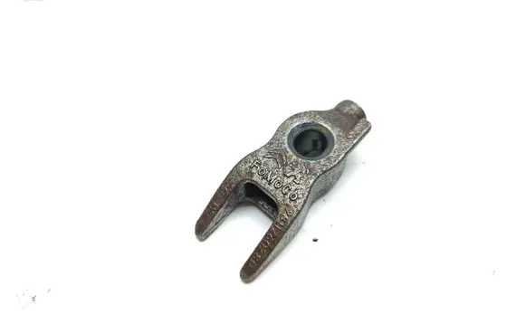 Peugeot 3008 II Fuel Injector clamp holder 9811760780