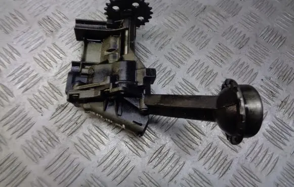 Renault Clio III Oil pump 7700600532