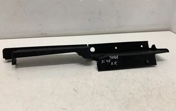 Volvo XC40 Engine hood trim 32131858
