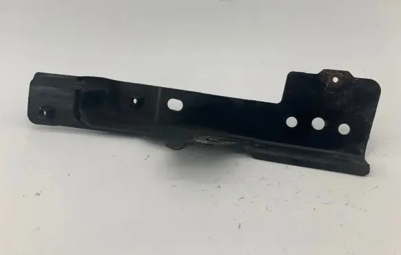Audi Q7 4L Fender mounting bracket 4L0805698