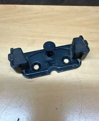 Rover 75 Rear door lock loop/hook striker 8203771