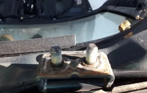 Mitsubishi Carisma Tailgate/trunk/boot hinge