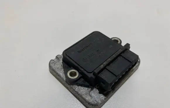 Audi 80 90 B3 Ignition amplifier control unit 191905351B