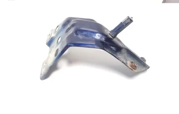Fender mounting bracket