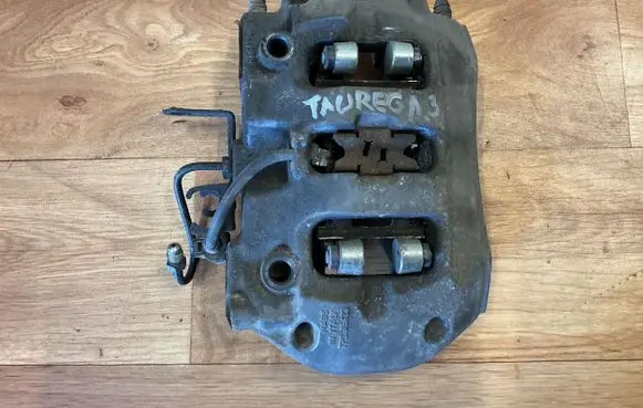 Volkswagen Touareg II Rear brake caliper 7P0615423
