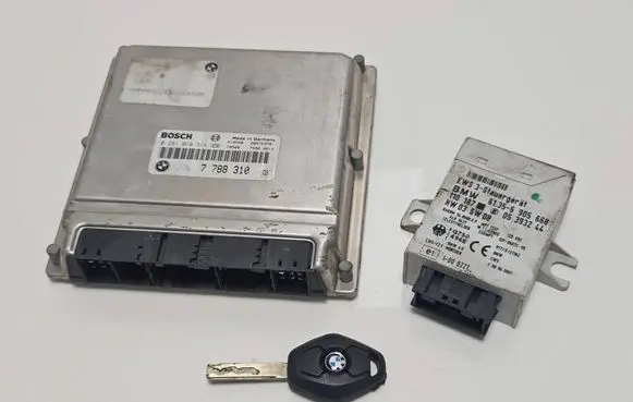 BMW 5 E39 Engine ECU kit and lock set 7788310 6905668 0281010314