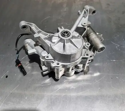 Jaguar F-Pace Oil pump G4D3-6L079-F
