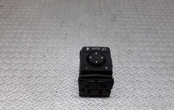 Toyota RAV 4 (XA50) Wing mirror switch