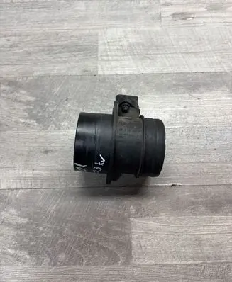 Volkswagen PASSAT B6 Mass air flow meter 074906461B 0281002461