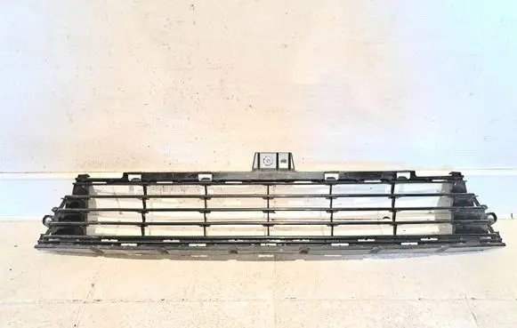 Toyota Auris E180 Front bumper lower grill 5311202670