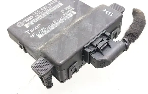 Audi A3 S3 8P Gateway control module 1K0907530B