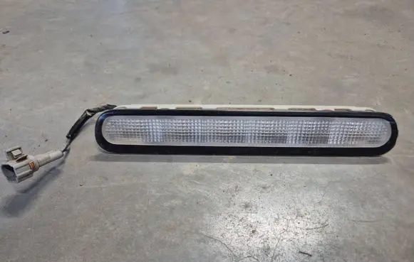Toyota Hilux (AN10, AN20, AN30) Third/center stoplight 8157071030