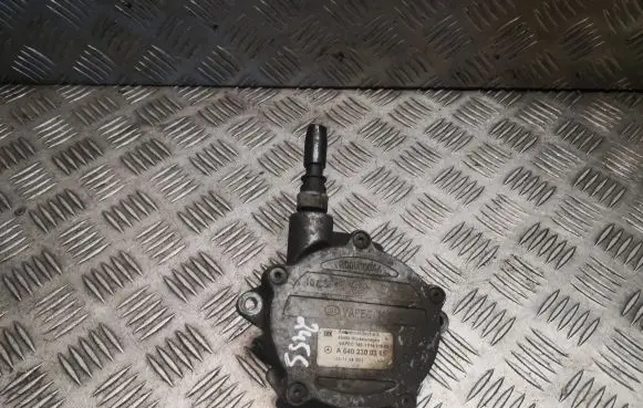 Mercedes-Benz B W245 Vacuum pump 6402300365 A6402300365
