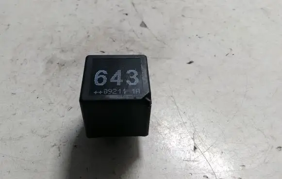 Volkswagen Golf VI Other relay 8K0951253
