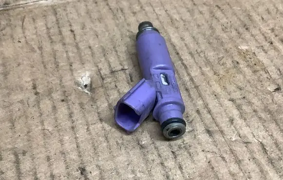 Toyota Corolla Verso AR10 Fuel injector 2325022100