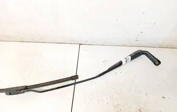 Skoda Octavia Mk1 (1U) Front wiper blade arm 1j1955410a
