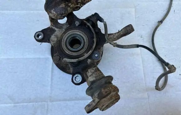 Mitsubishi Pajero Front wheel hub spindle knuckle MR455620 MR374502