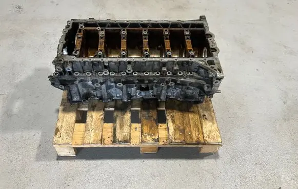 BMW 5 E60 E61 Engine block 7576331 11097257 N54B30A