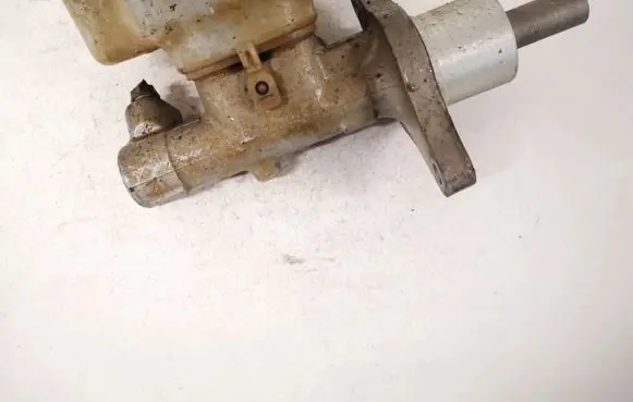 Volkswagen Touran I Master brake cylinder